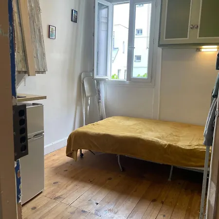 Studette équipée 10e Equipped 10th Parigi