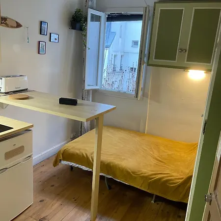 Studette équipée 10e Equipped 10th