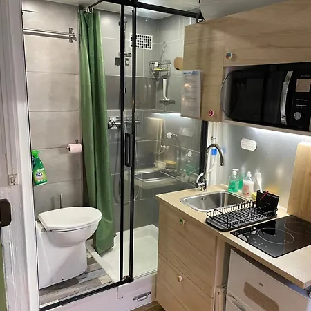 Studette équipée 10e Equipped 10th *